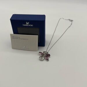 NWT Swarovski Flower Pendant Necklace  Large Flower Design  new with Box